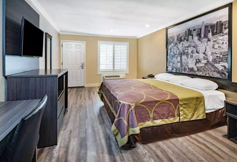 مُتل Super 8 By Wyndham North Hollywood