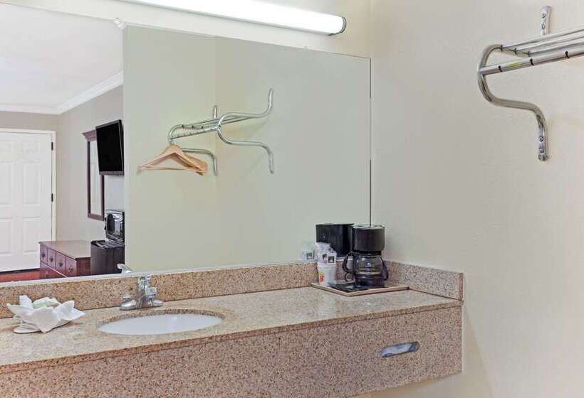 فندق على الطريق Super 8 By Wyndham North Hollywood