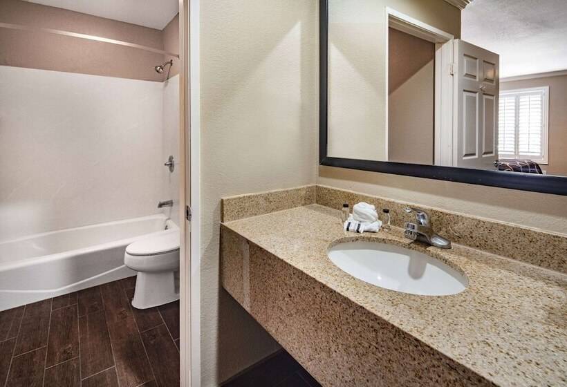 فندق على الطريق Super 8 By Wyndham North Hollywood