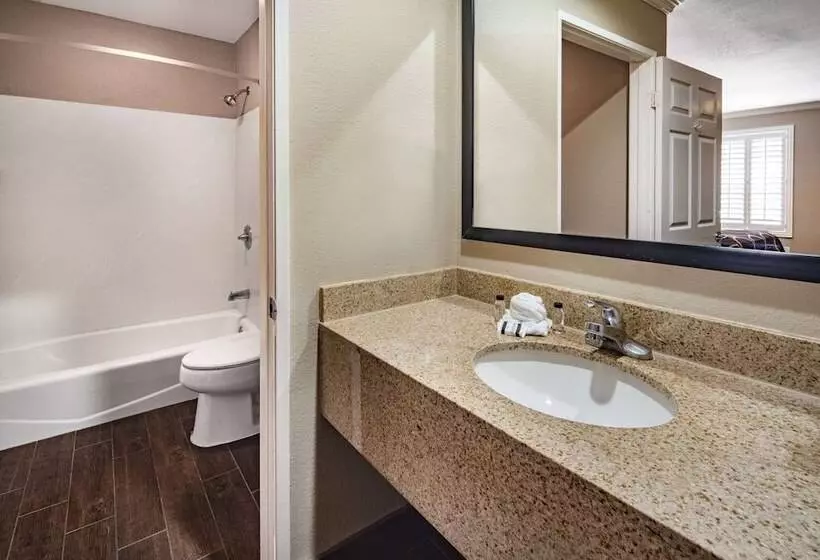 مُتل Super 8 By Wyndham North Hollywood