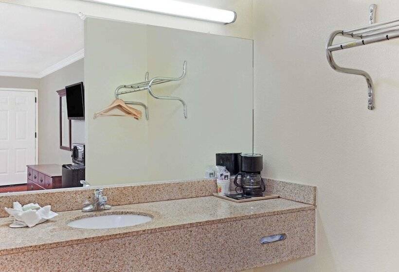 فندق على الطريق Super 8 By Wyndham North Hollywood