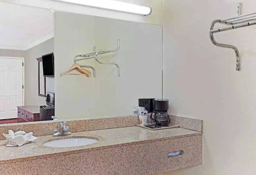 مُتل Super 8 By Wyndham North Hollywood