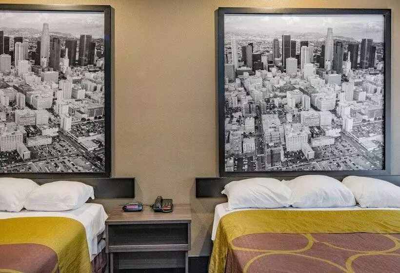 مُتل Super 8 By Wyndham North Hollywood