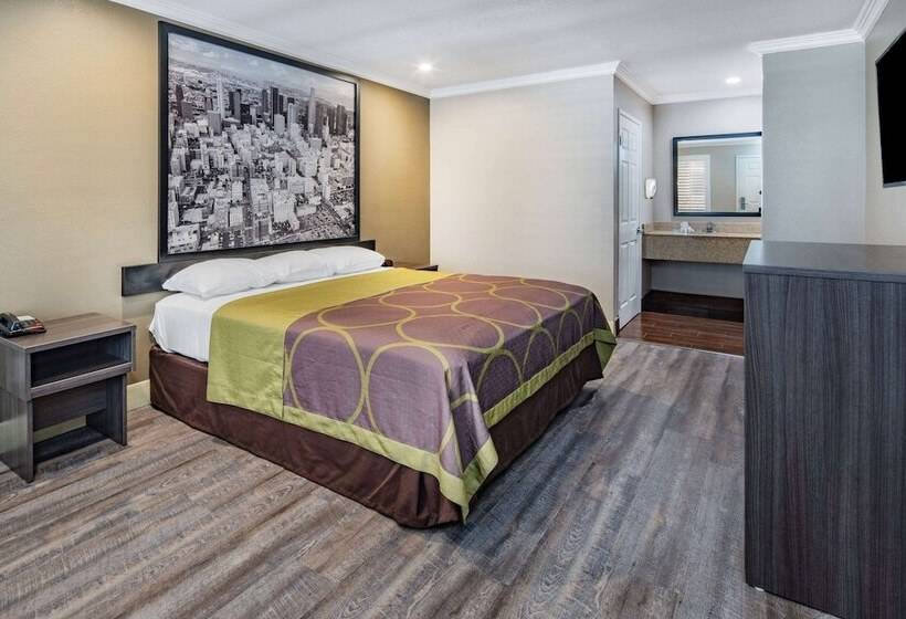 فندق على الطريق Super 8 By Wyndham North Hollywood