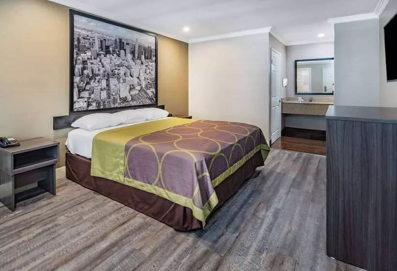 مُتل Super 8 By Wyndham North Hollywood