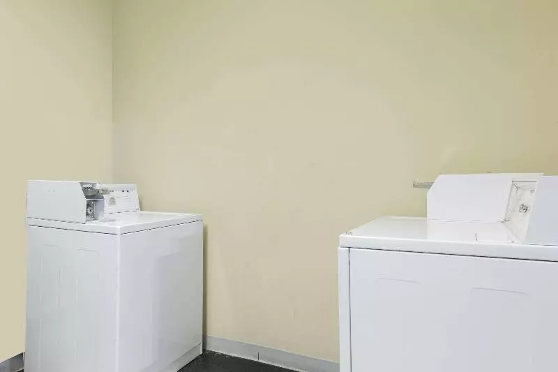 모텔 Super 8 By Wyndham Petersburg