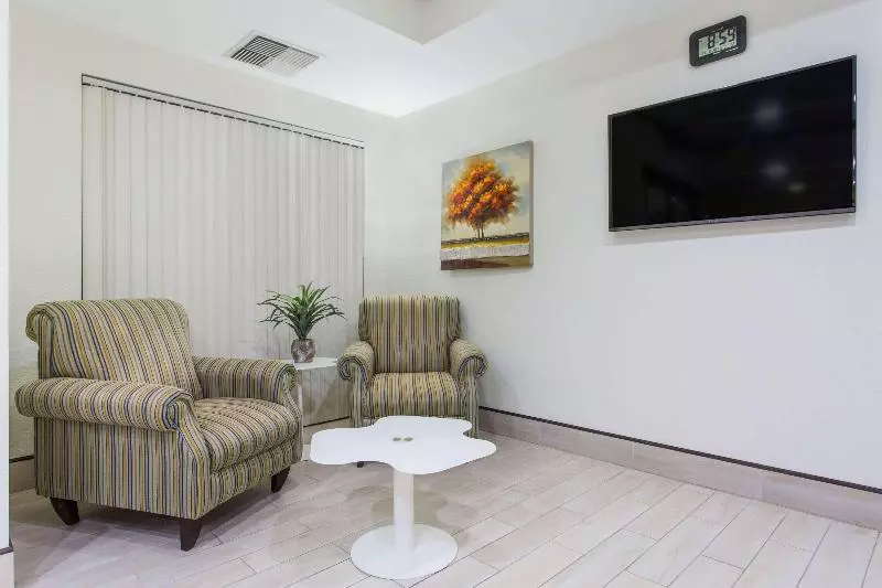 모텔 Super 8 By Wyndham Petersburg