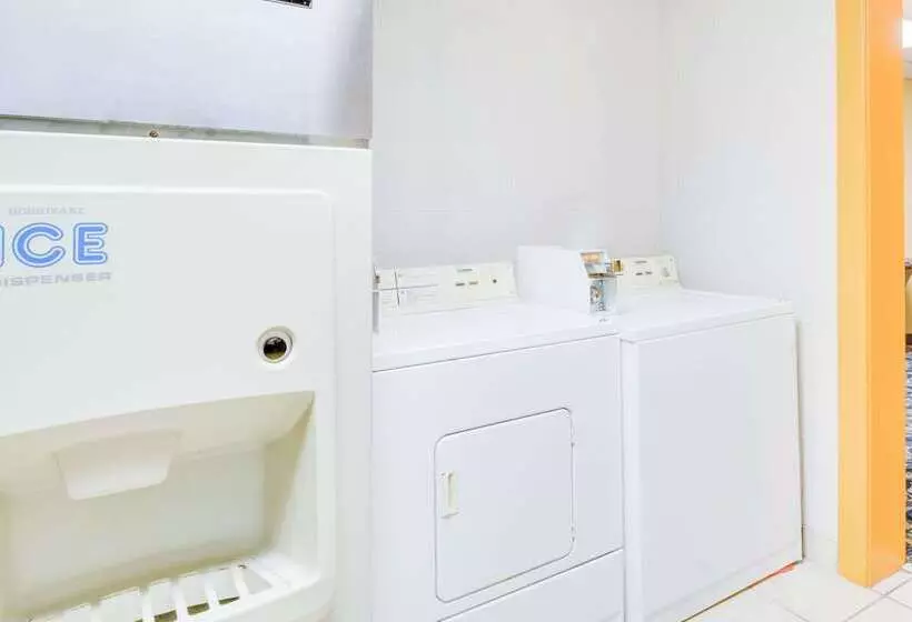 모텔 Super 8 By Wyndham Port Clinton