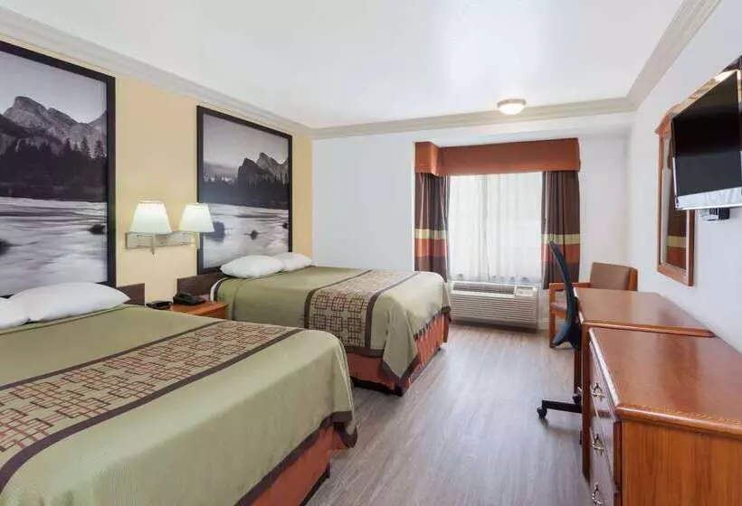 汽车旅馆  Super 8 By Wyndham Santa Clarita/valencia