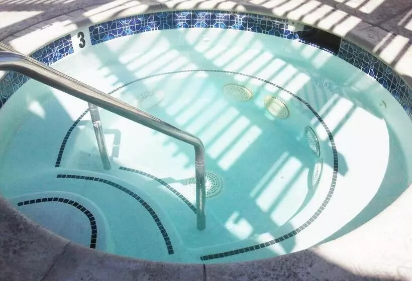 汽车旅馆  Super 8 By Wyndham Santa Clarita/valencia