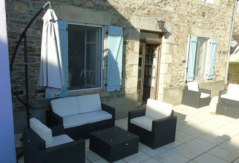 مبيت وإفطار Puy Larousse Farmhouse