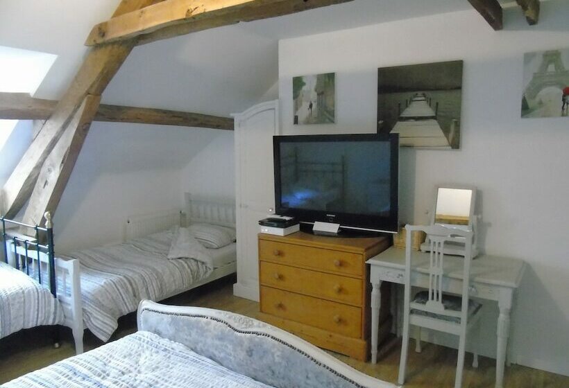 مبيت وإفطار Puy Larousse Farmhouse