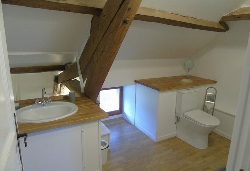 مبيت وإفطار Puy Larousse Farmhouse