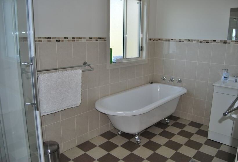 High Country Trail Rides & Farm Stay