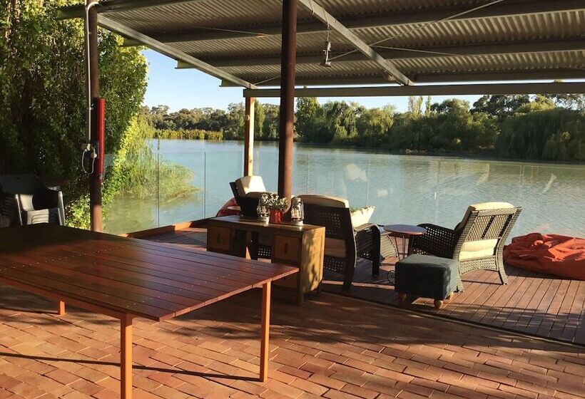 田舎風ホテル Burraburoon