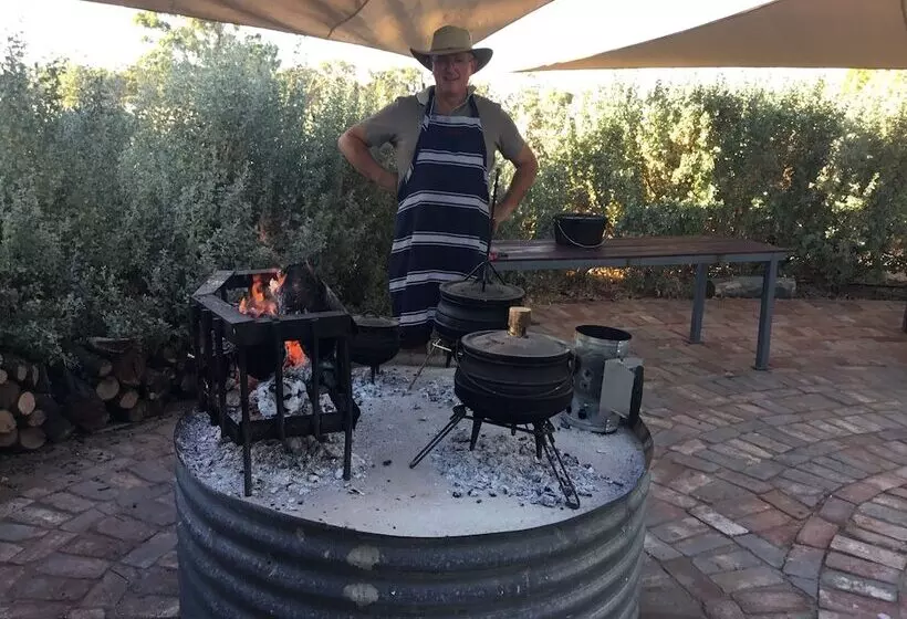 Maaseutuhotelli Burraburoon