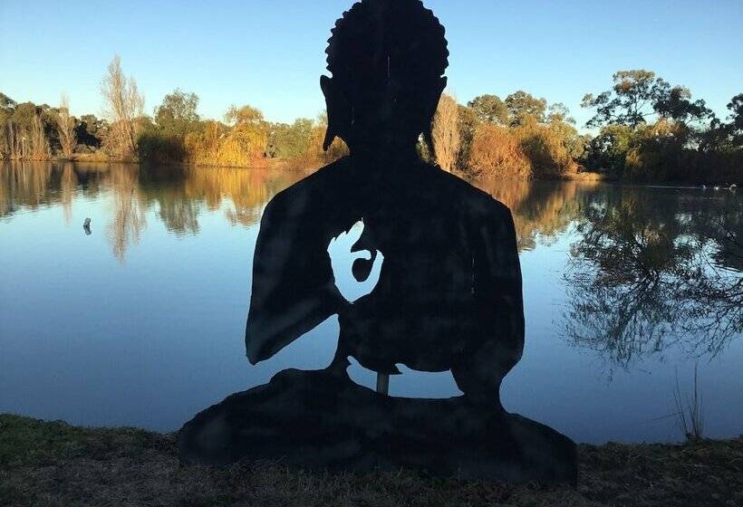 Сельский отель Burraburoon