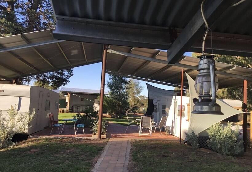 田舎風ホテル Burraburoon