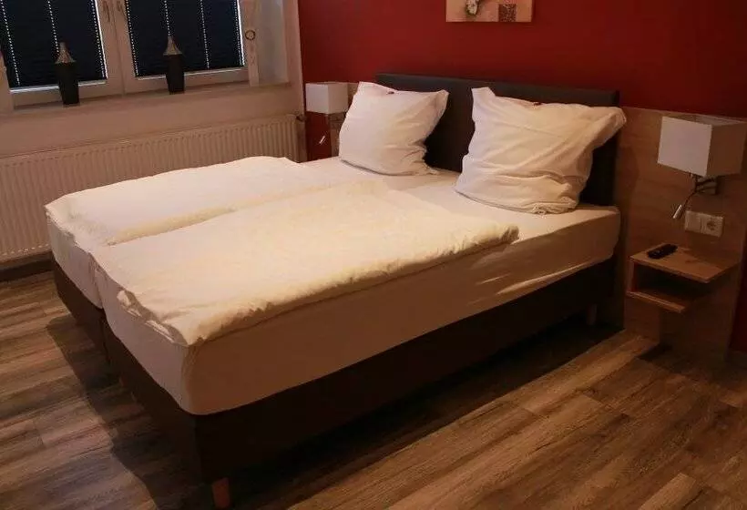 Hotelli Zum Heiligen Feld