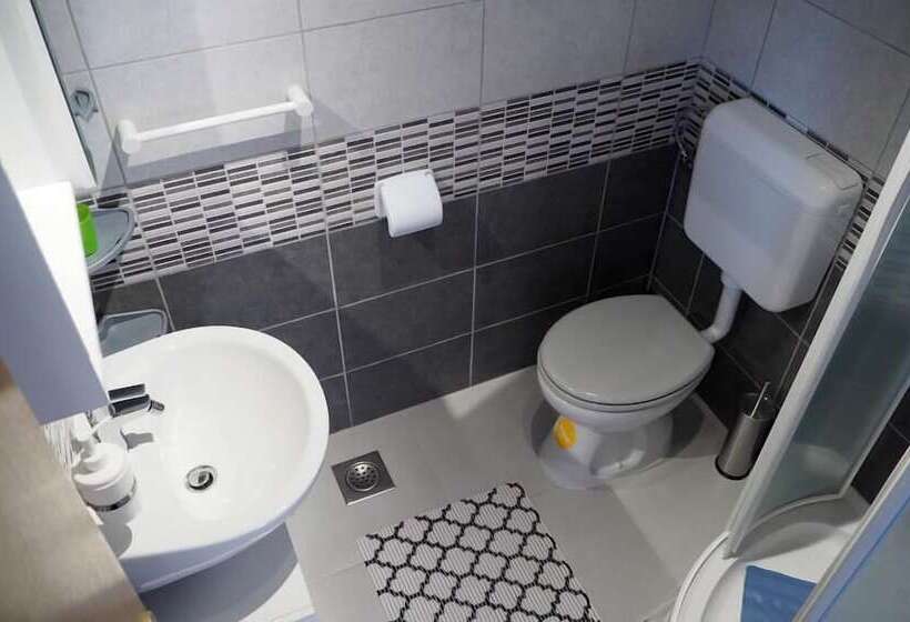 膳宿费 Ad Astra House