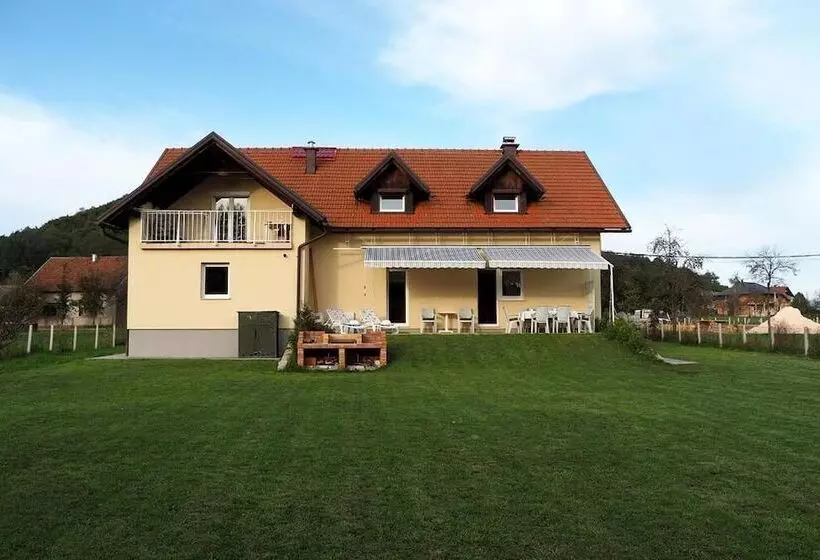 پانسیون Ad Astra House