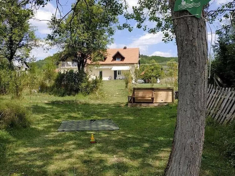 پانسیون Ad Astra House