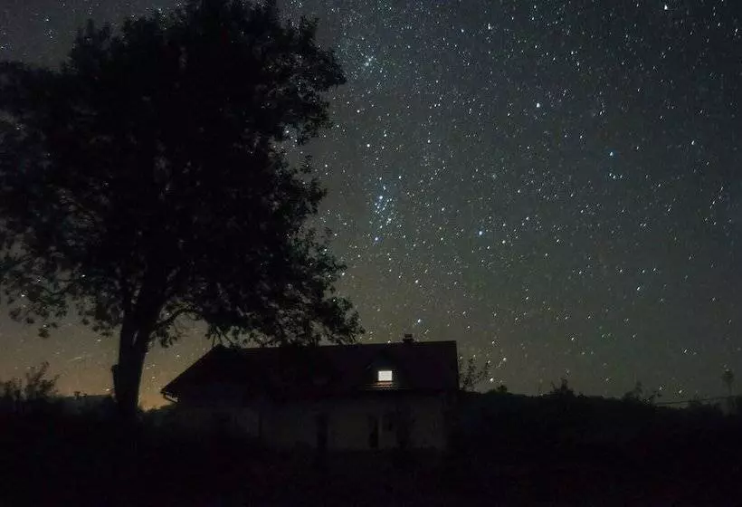 پانسیون Ad Astra House
