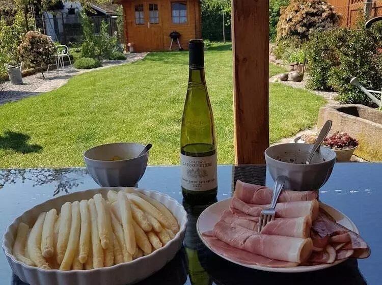 Majatalo La Longère Des Capucines