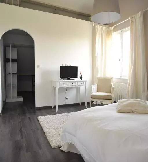 Aamiaismajoitus (B&B) Chambres D'hôtes Des Demoiselles
