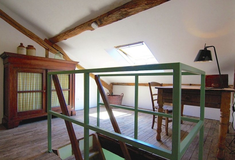 Charming Cottage In Ladignaclelong With Garden