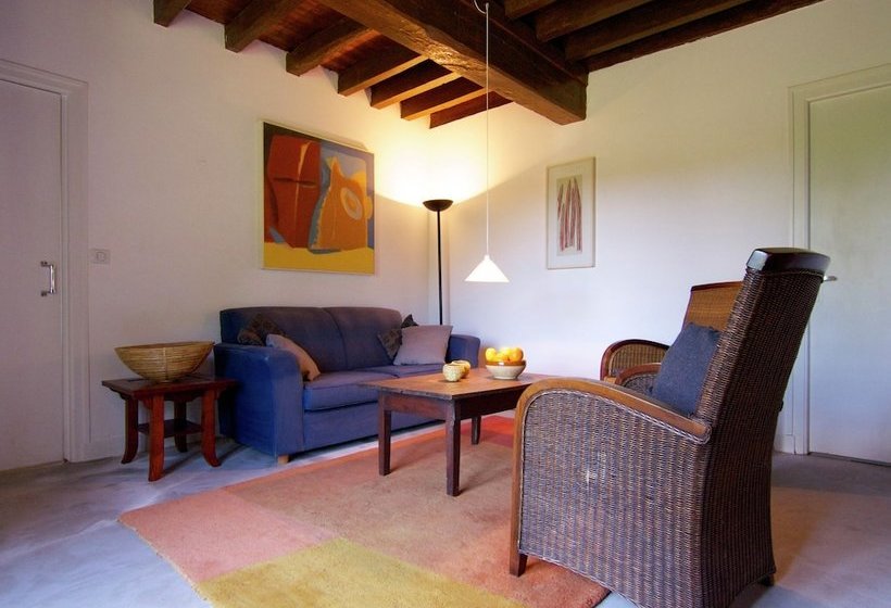 Charming Cottage In Ladignaclelong With Garden