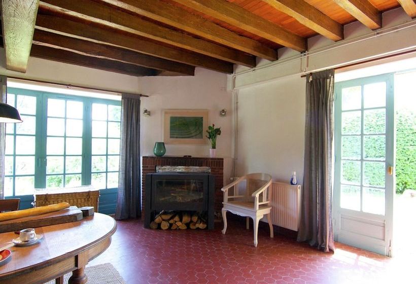 Charming Cottage In Ladignaclelong With Garden