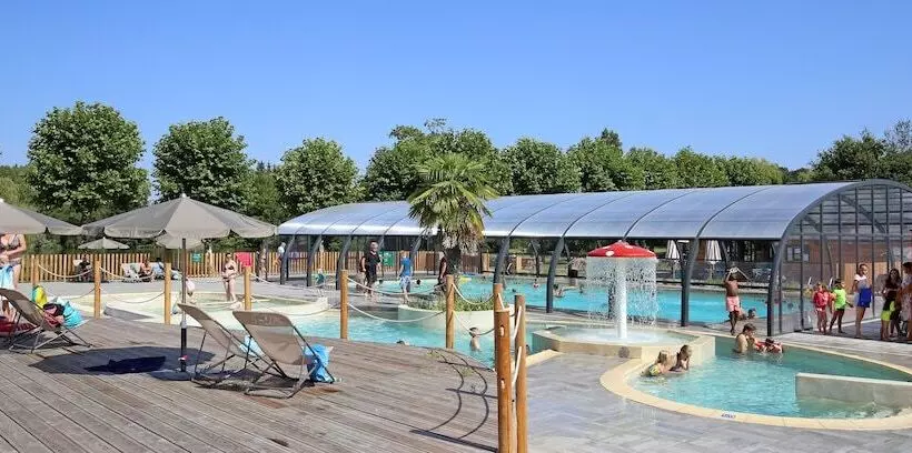 ホテル Huttopia Baie Du Mont Saint Michel