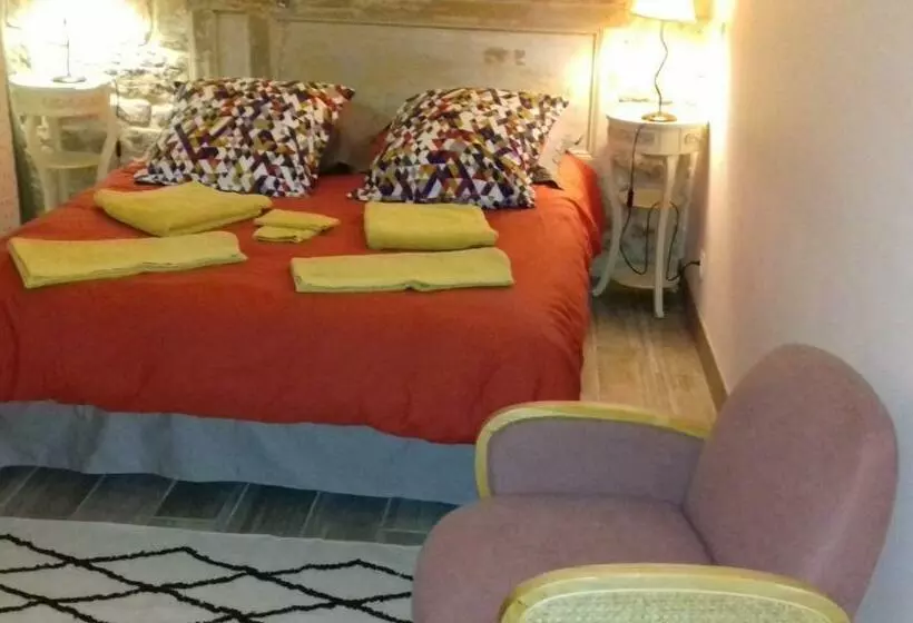 Majatalo Le Vitrail Chambre équipée Sans Service Repas