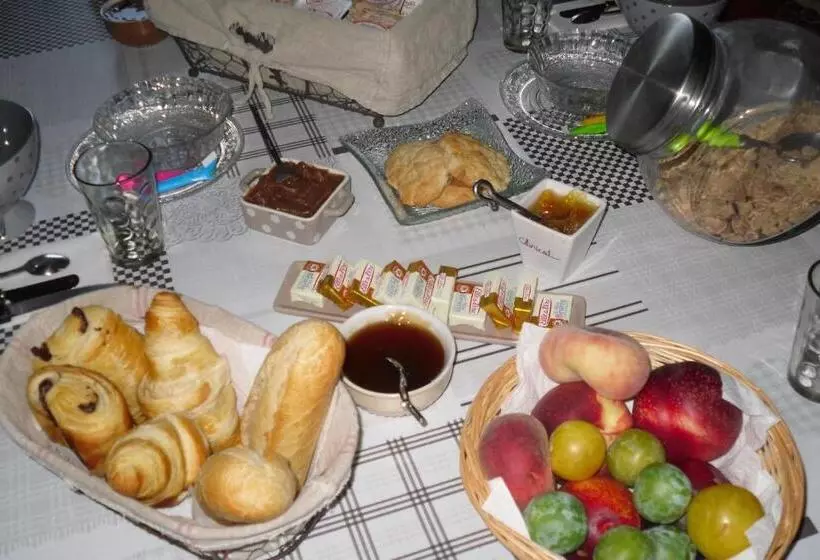 ベッドアンドブレックファースト Chambre D Hotes La Marlotte