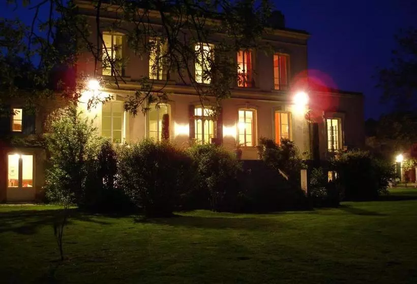 ベッドアンドブレックファースト Château De Grenier