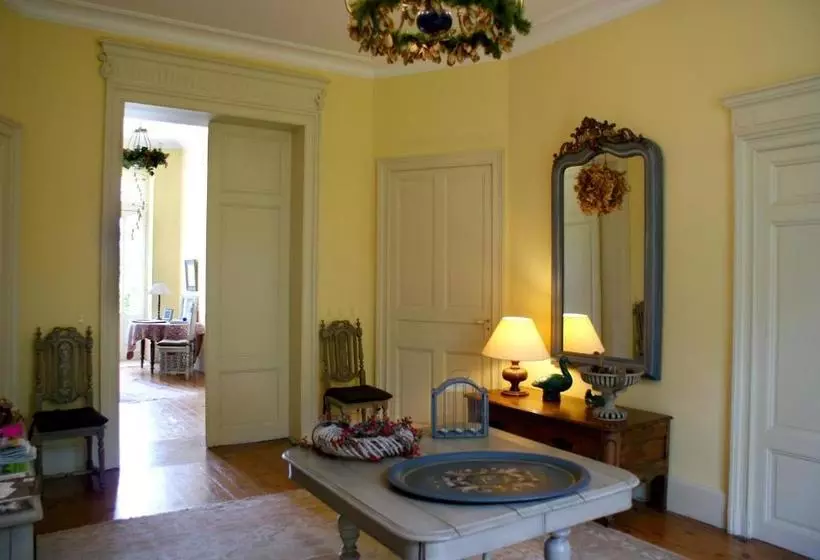 ベッドアンドブレックファースト Château De Grenier