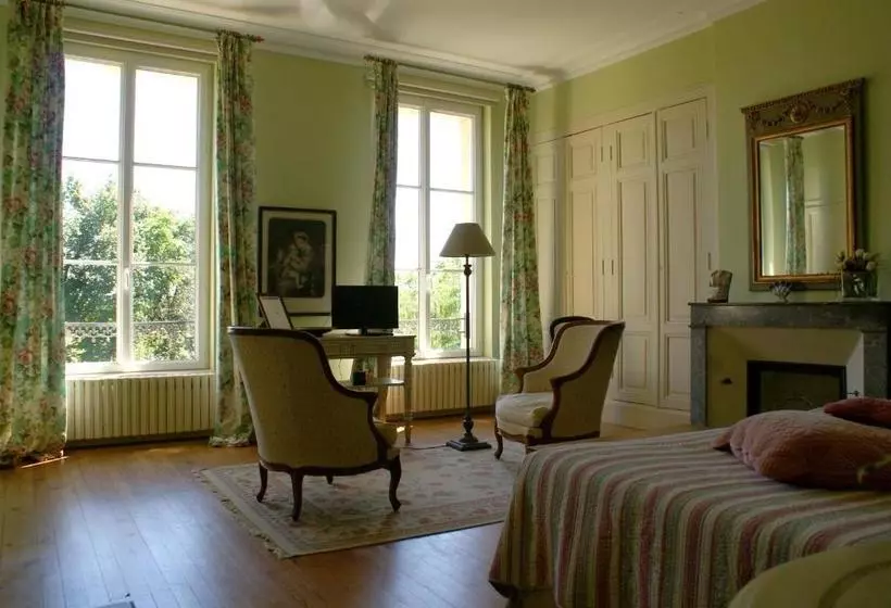 ベッドアンドブレックファースト Château De Grenier