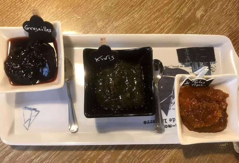 ベッドアンドブレックファースト L Embellie