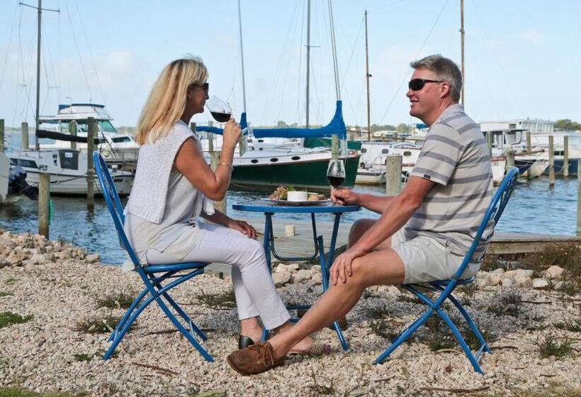 Boathouse Birks River Retreat