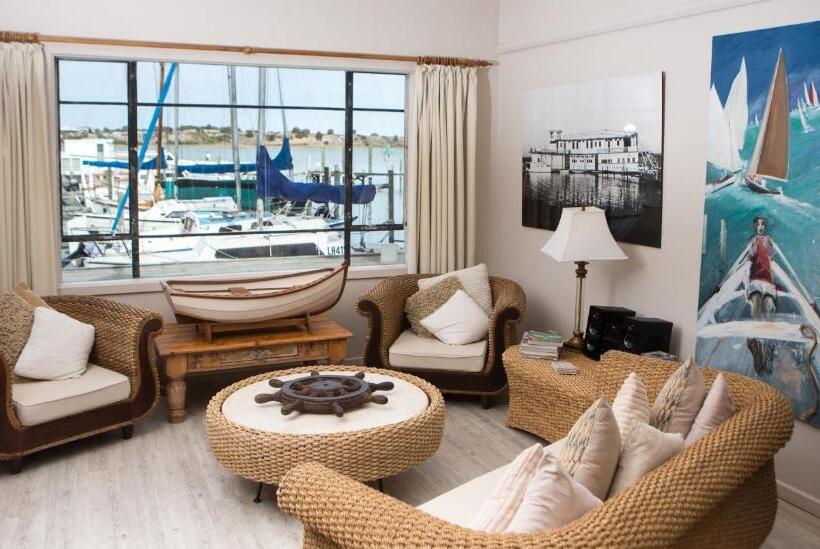 Boathouse Birks River Retreat