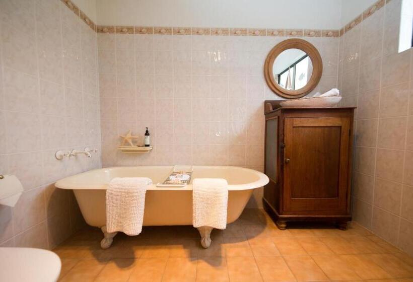 Boathouse Birks River Retreat