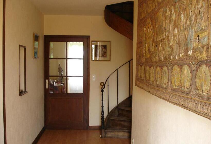 Hostel Auberge Saint Aubin