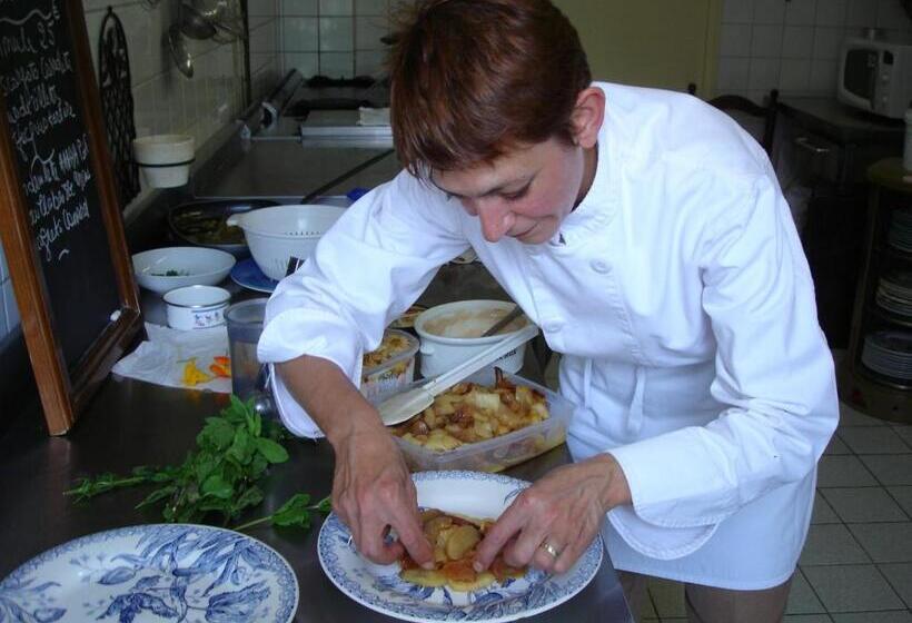 Hostel Auberge Saint Aubin