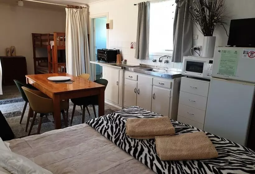 Kingscote Tourist Park And Family Units