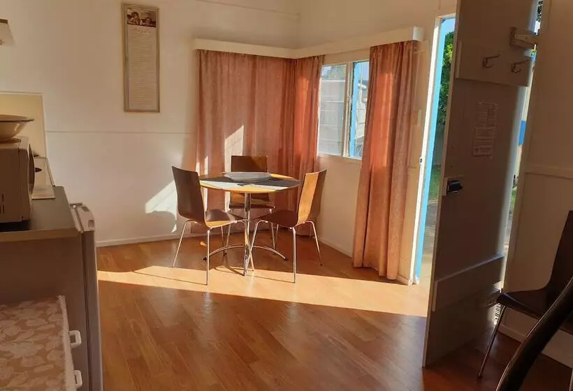 Kingscote Tourist Park And Family Units