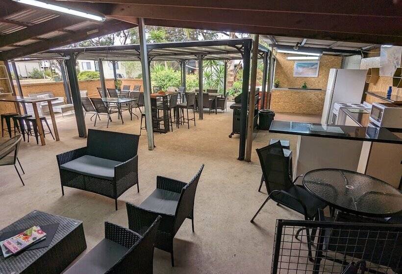 Kingscote Tourist Park And Family Units