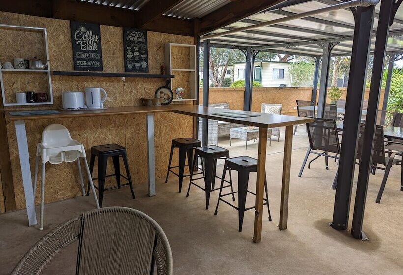 Kingscote Tourist Park And Family Units