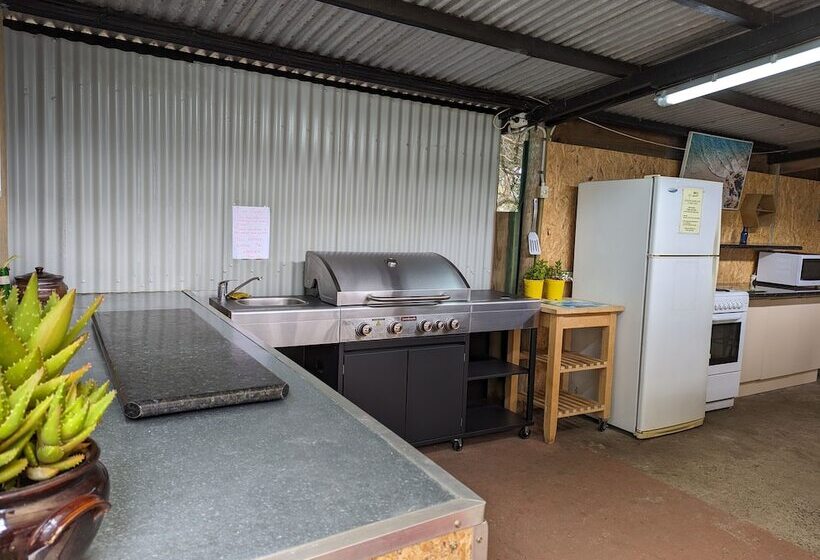 Kingscote Tourist Park And Family Units