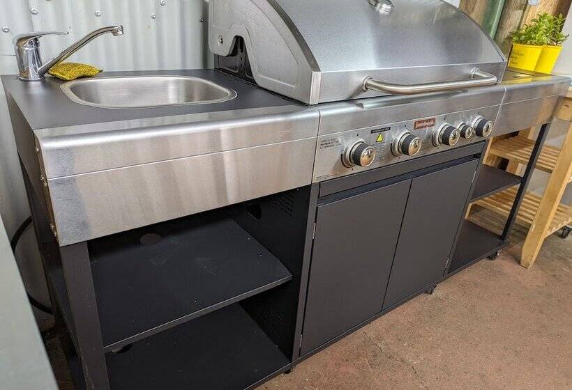 Kingscote Tourist Park And Family Units